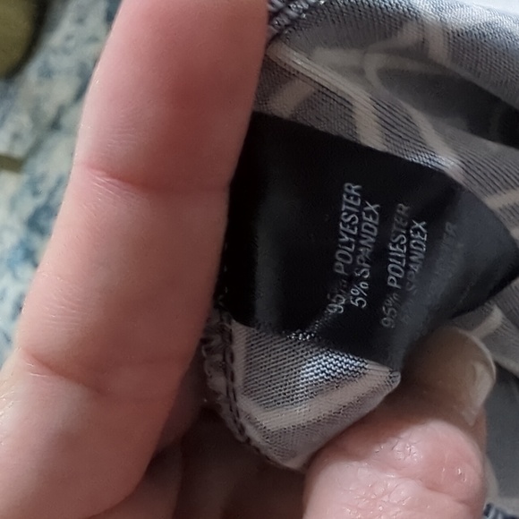 3/$10❣️NINA LEONARD Black and White Geometric Maxi Dress - Picture 7 of 9